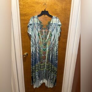 One world long green/white studded embroidered back short sleeve maxi size 1x